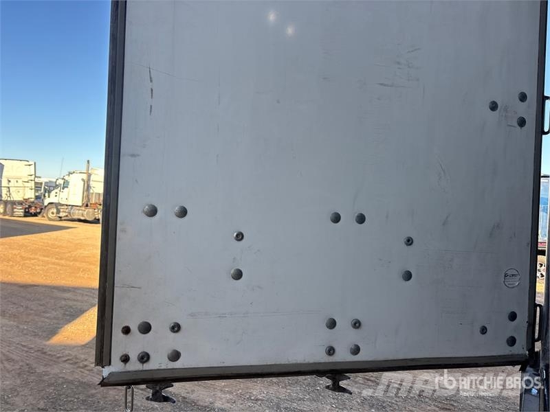 Hyundai 53 ft x 102 in Tri/A Van Trailer Ремаркета фургони