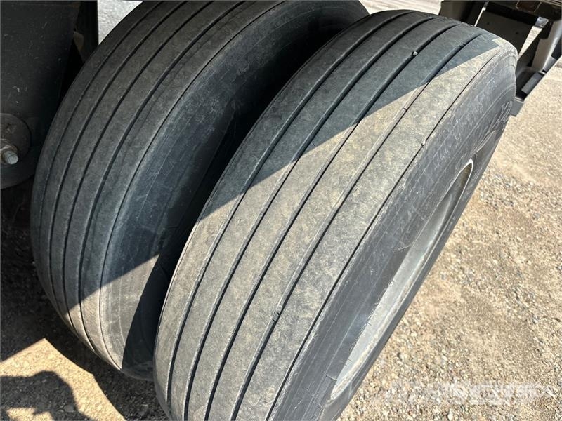 Hyundai 53 ft x 102 in T/A Van Trailer Reboques baú