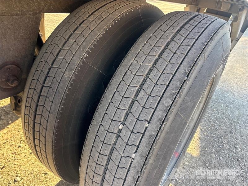 Hyundai 53 ft x 102 in T/A Van Trailer Skappåbygg