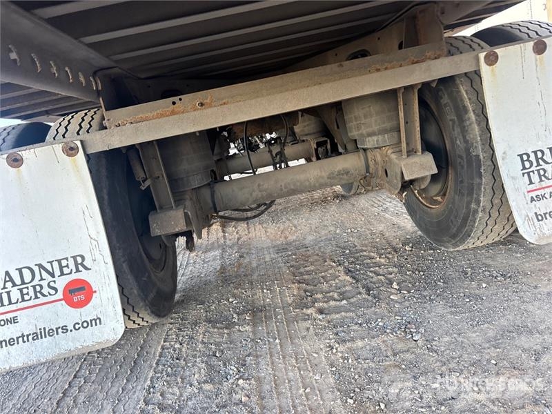 Hyundai 53 ft x 102 in Tri/A Van Trailer Ремаркета фургони
