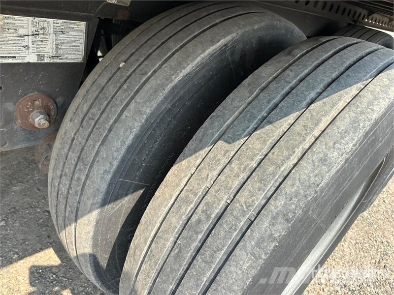 Hyundai 53 ft x 102 in T/A Van Trailer Reboques baú