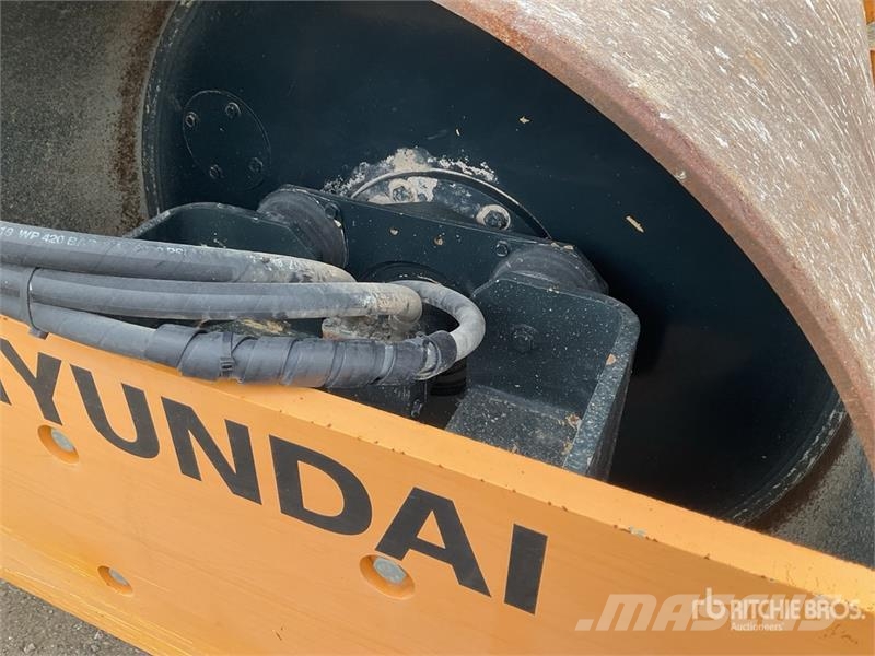Hyundai HR70C-9 Smooth Drum Compactor Single drum rollers