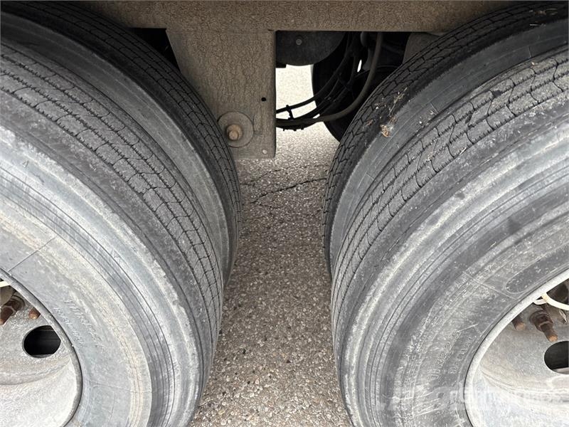 Hyundai VC2530152-AJS Причепи-фургони