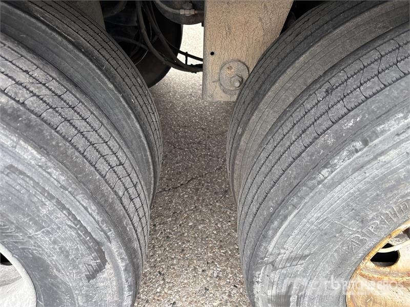 Hyundai VC2530152-AJS Причепи-фургони