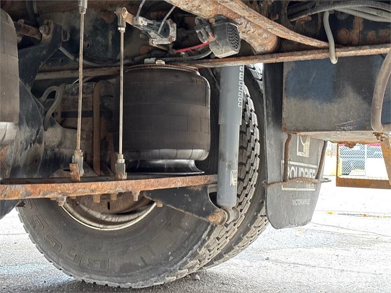International 190-40-A 40 ft on  International 4300 SBA 4x2 Exte Pacēlāji uz automašīnas bāzes