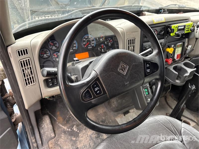 International 190-40-A 40 ft on  International 4300 SBA 4x2 Exte Pacēlāji uz automašīnas bāzes