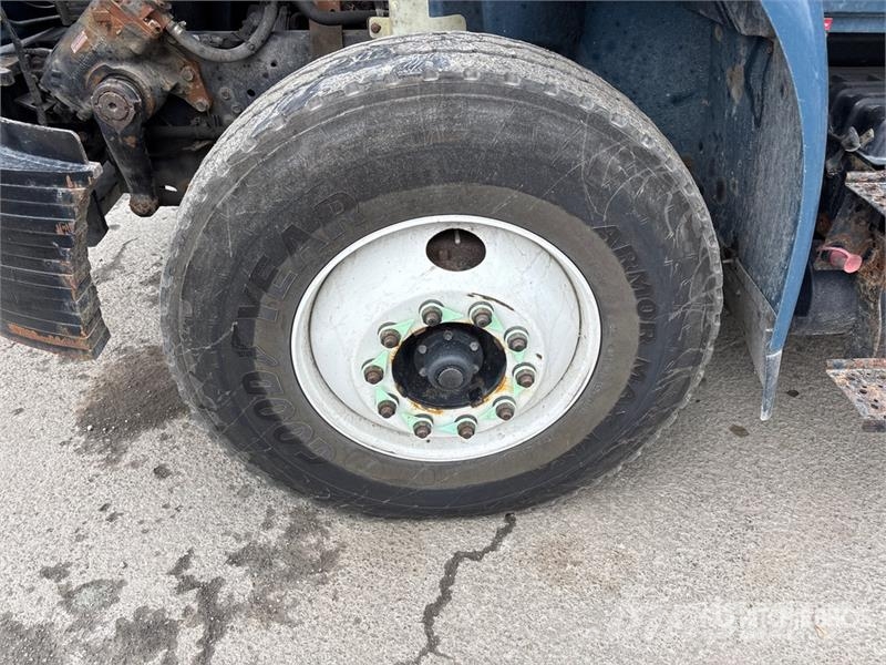 International 190-40-A 40 ft on  International 4300 SBA 4x2 Exte Pacēlāji uz automašīnas bāzes