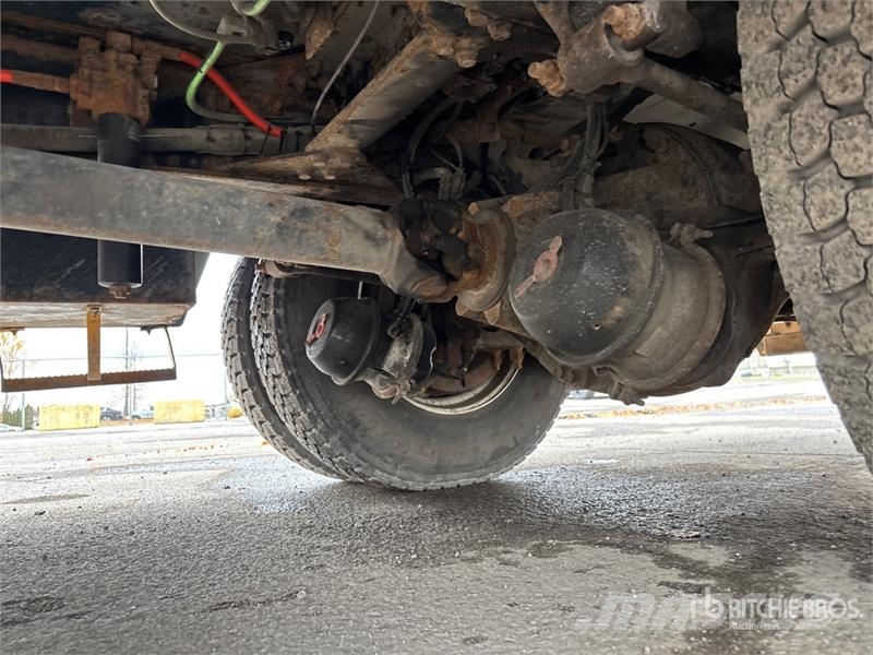 International 190-40-A 40 ft on  International 4300 SBA 4x2 Exte Pacēlāji uz automašīnas bāzes