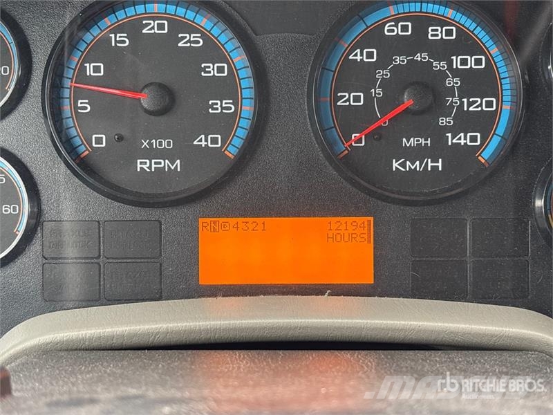 International 190-40-A 40 ft on  International 4300 SBA 4x2 Exte Pacēlāji uz automašīnas bāzes