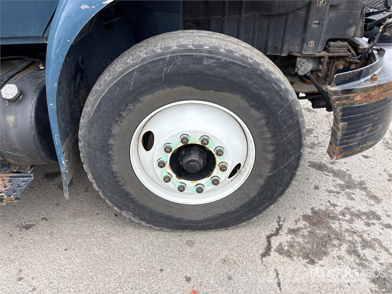 International 190-40-A 40 ft on  International 4300 SBA 4x2 Exte Pacēlāji uz automašīnas bāzes