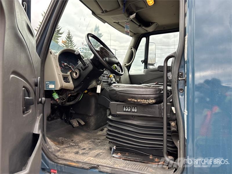International 190-40-A 40 ft on  International 4300 SBA 4x2 Exte Pacēlāji uz automašīnas bāzes