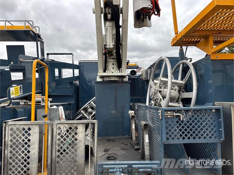 International 190-40-A 40 ft on  International 4300 SBA 4x2 Exte Pacēlāji uz automašīnas bāzes