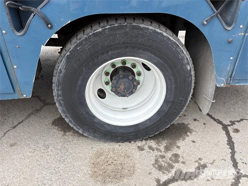 International 190-40-A 40 ft on  International 4300 SBA 4x2 Exte Pacēlāji uz automašīnas bāzes