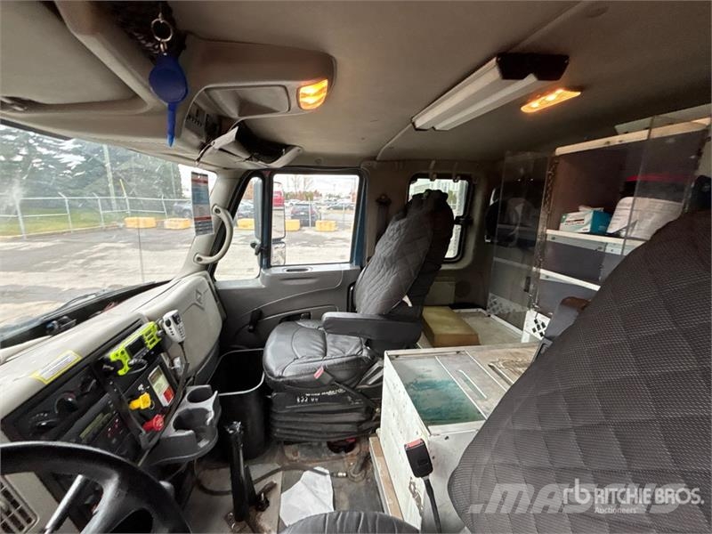 International 190-40-A 40 ft on  International 4300 SBA 4x2 Exte Pacēlāji uz automašīnas bāzes