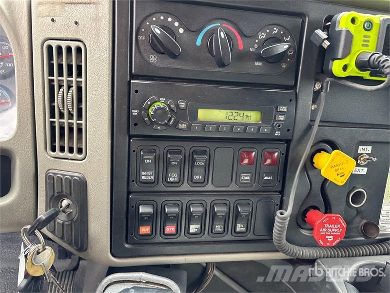 International 190-40-A 40 ft on  International 4300 SBA 4x2 Exte Pacēlāji uz automašīnas bāzes