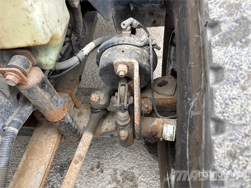 International 190-40-A 40 ft on  International 4300 SBA 4x2 Exte Pacēlāji uz automašīnas bāzes