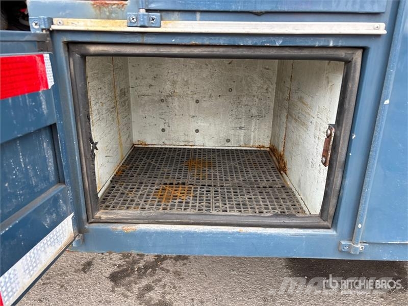 International 190-40-A 40 ft on  International 4300 SBA 4x2 Exte Pacēlāji uz automašīnas bāzes