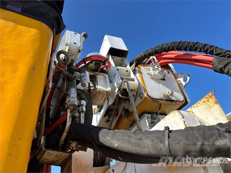 International 194-42-C 42 ft on  International 4400 6x4 Extended المنصات الهوائية المثبتة على شاحنة