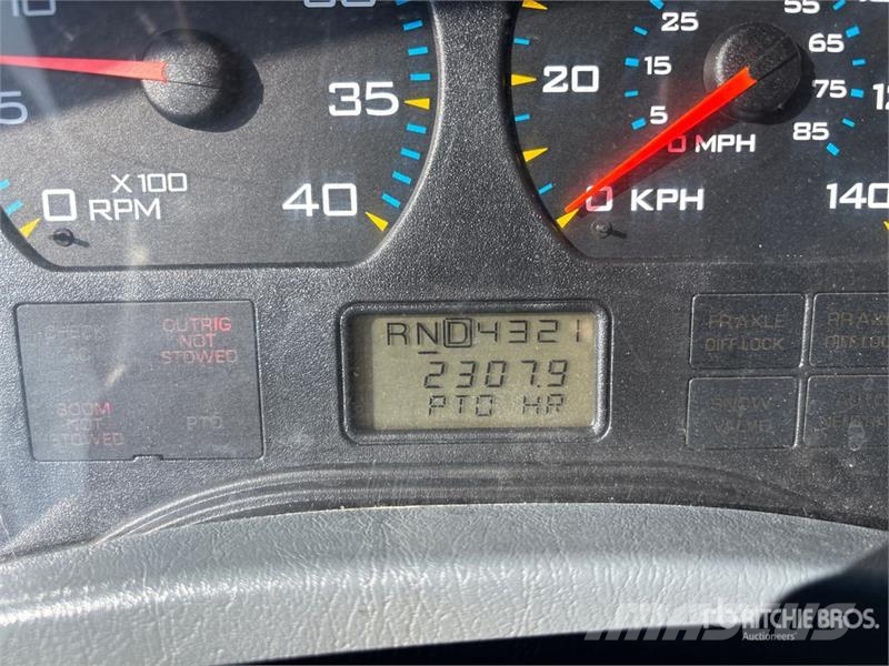 International 194-42-C 42 ft on  International 4400 6x4 Extended المنصات الهوائية المثبتة على شاحنة
