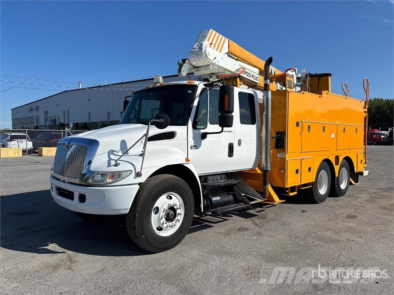 International 194-42-C 42 ft on  International 4400 6x4 Extended المنصات الهوائية المثبتة على شاحنة
