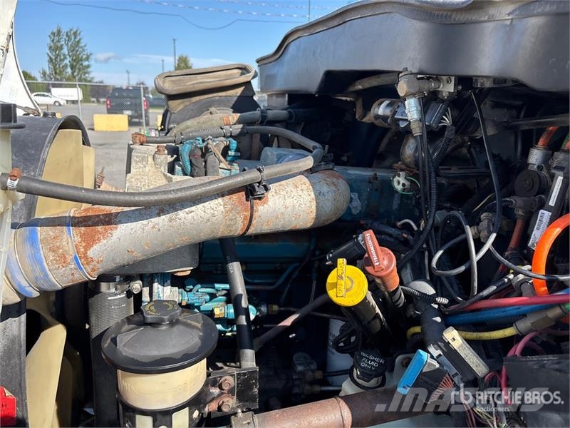 International 194-42-C 42 ft on  International 4400 6x4 Extended المنصات الهوائية المثبتة على شاحنة