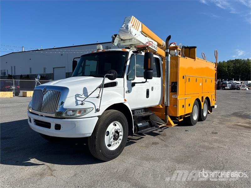 International 194-42-C 42 ft on  International 4400 6x4 Extended المنصات الهوائية المثبتة على شاحنة