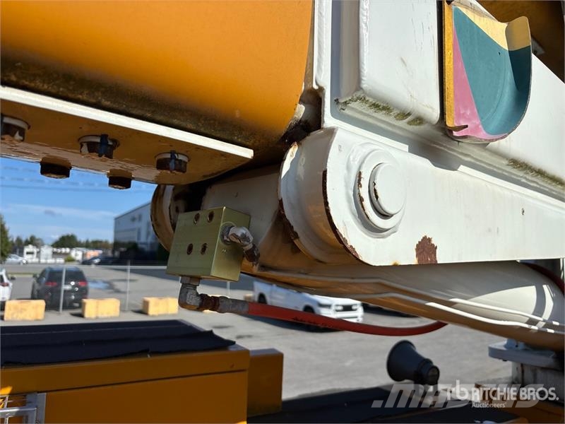 International 194-42-C 42 ft on  International 4400 6x4 Extended المنصات الهوائية المثبتة على شاحنة