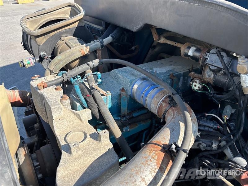 International 194-42-C 42 ft on  International 4400 6x4 Extended المنصات الهوائية المثبتة على شاحنة