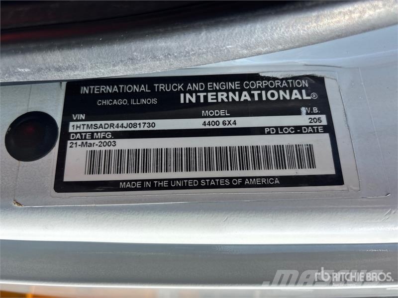 International 194-42-C 42 ft on  International 4400 6x4 Extended المنصات الهوائية المثبتة على شاحنة