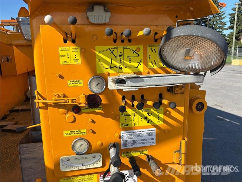 International 194-42-C 42 ft on  International 4400 6x4 Extended المنصات الهوائية المثبتة على شاحنة