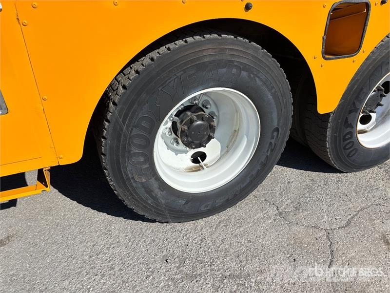 International 194-42-C 42 ft on  International 4400 6x4 Extended المنصات الهوائية المثبتة على شاحنة