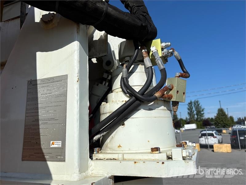 International 194-42-C 42 ft on  International 4400 6x4 Extended المنصات الهوائية المثبتة على شاحنة