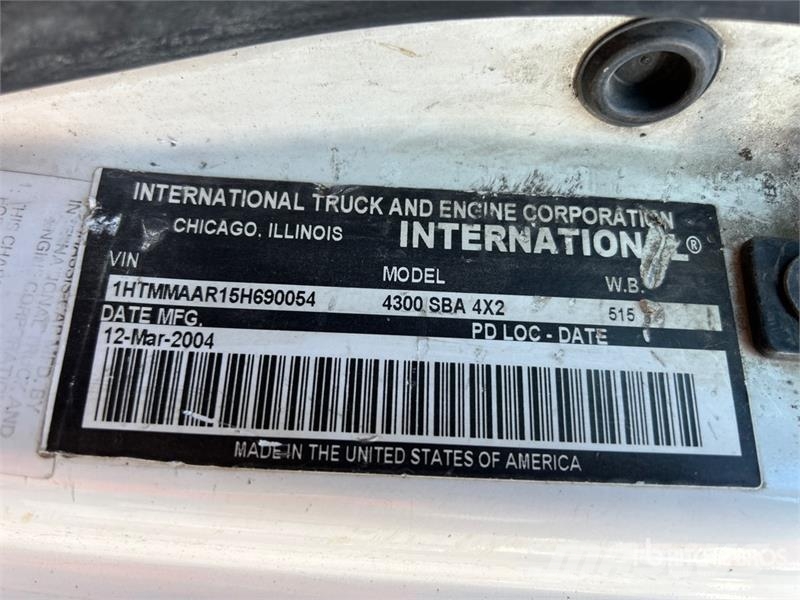 International 200-42 42 ft on  International 4300 4x2 Bucket Tru 卡車裝載高空作業車