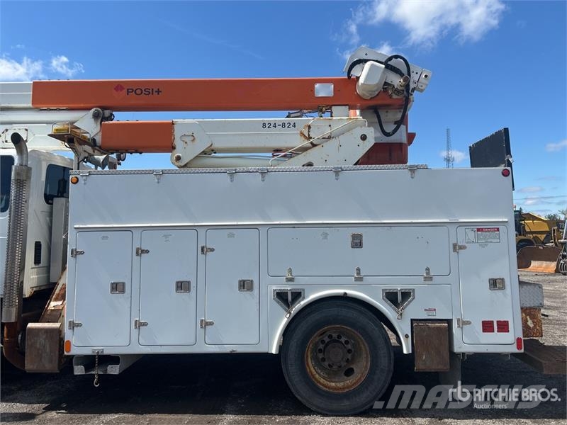 International 400-46-AT 46 ft on International 4400 4x2 Extende المنصات الهوائية المثبتة على شاحنة