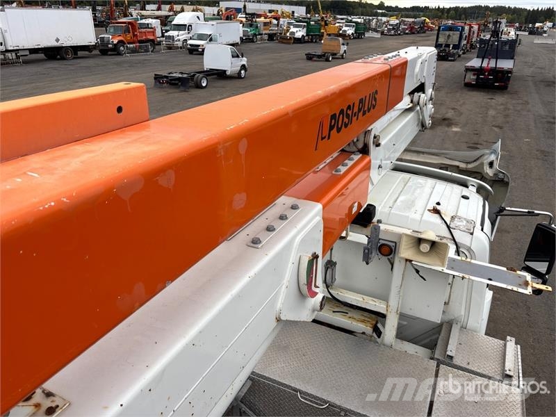 International 400-46-A 46 ft on  International 4400 4x2 Bucket T Autoplošiny