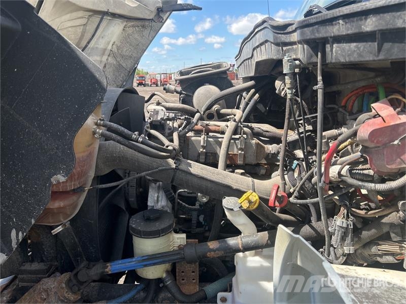International 400-46-AT 46 ft on International 4400 4x2 Extende المنصات الهوائية المثبتة على شاحنة