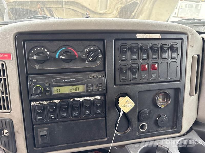 International 400-46-A 46 ft on  International 4400 4x2 Bucket T Autoplošiny