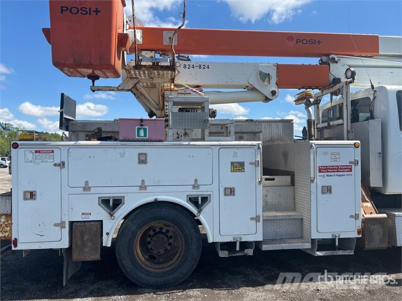 International 400-46-AT 46 ft on International 4400 4x2 Extende المنصات الهوائية المثبتة على شاحنة