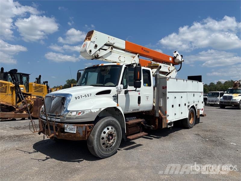 International 400-46-AT 46 ft on International 4400 4x2 Extende المنصات الهوائية المثبتة على شاحنة