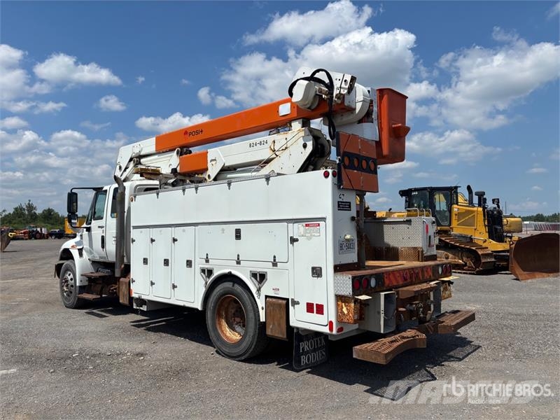 International 400-46-AT 46 ft on International 4400 4x2 Extende المنصات الهوائية المثبتة على شاحنة