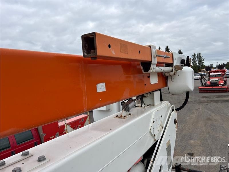 International 400-46-A 46 ft on  International 4400 4x2 Bucket T Autoplošiny
