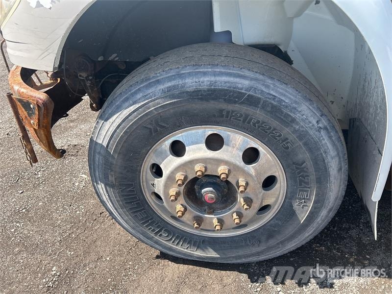 International 400-46-AT 46 ft on International 4400 4x2 Extende المنصات الهوائية المثبتة على شاحنة