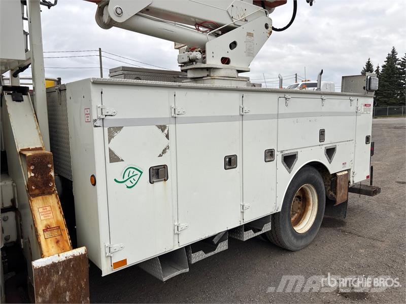 International 400-46-A 46 ft on  International 4400 4x2 Bucket T Autoplošiny