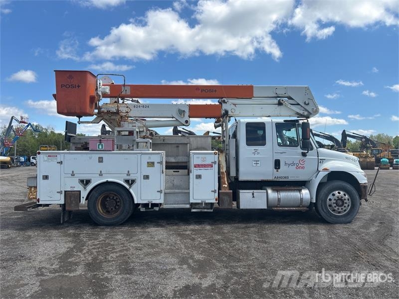 International 400-46-AT 46 ft on International 4400 4x2 Extende المنصات الهوائية المثبتة على شاحنة