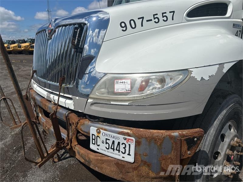 International 400-46-AT 46 ft on International 4400 4x2 Extende المنصات الهوائية المثبتة على شاحنة