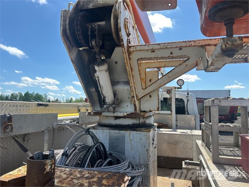 International 400-46-AT 46 ft on International 4400 4x2 Extende المنصات الهوائية المثبتة على شاحنة