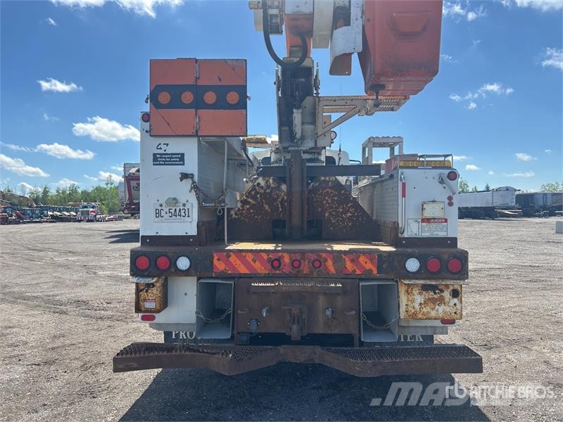 International 400-46-AT 46 ft on International 4400 4x2 Extende المنصات الهوائية المثبتة على شاحنة