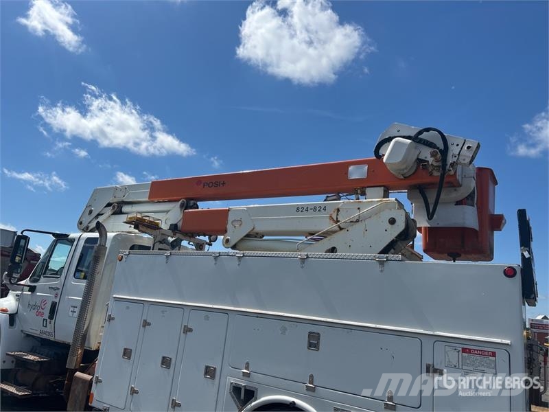 International 400-46-AT 46 ft on International 4400 4x2 Extende المنصات الهوائية المثبتة على شاحنة