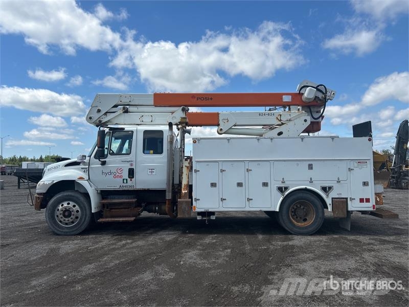 International 400-46-AT 46 ft on International 4400 4x2 Extende المنصات الهوائية المثبتة على شاحنة
