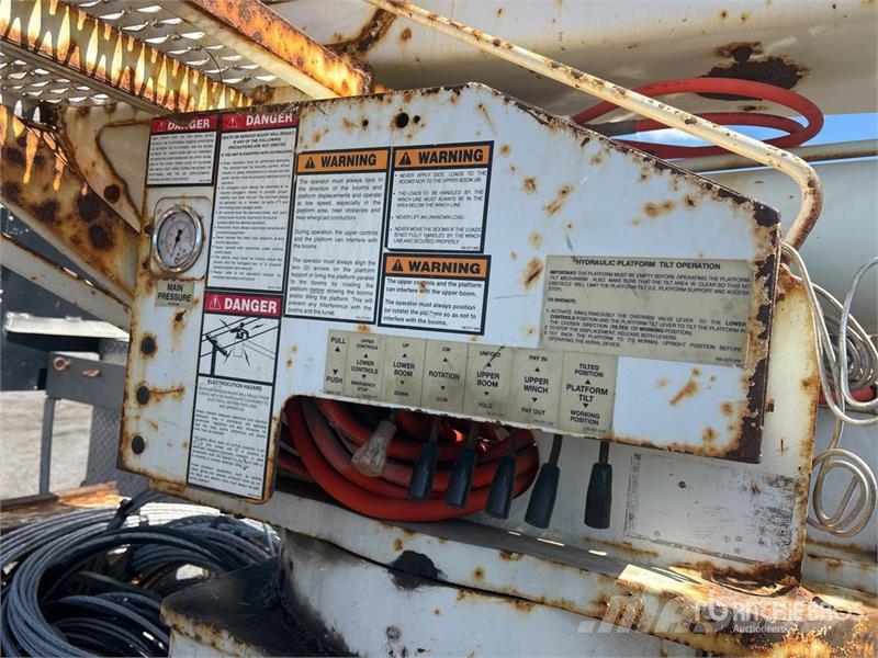 International 400-46-AT 46 ft on International 4400 4x2 Extende المنصات الهوائية المثبتة على شاحنة